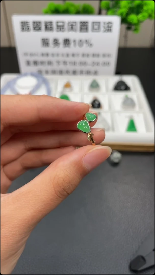 翡翠18K金镶嵌颈饰天然缅甸A货翡翠18k金镶嵌吊坠