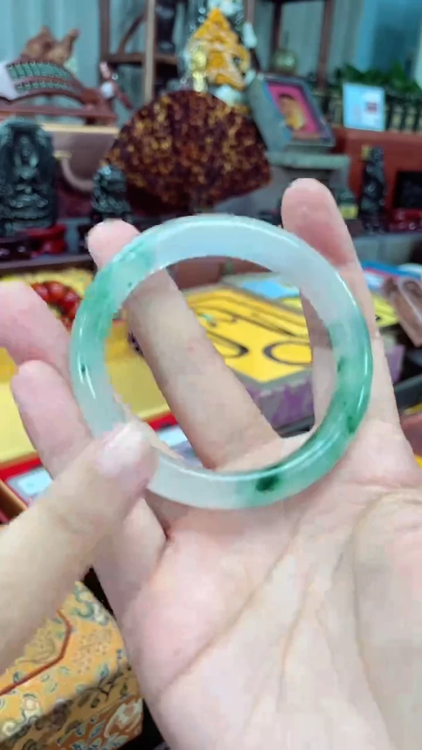 翡翠手镯未镶嵌