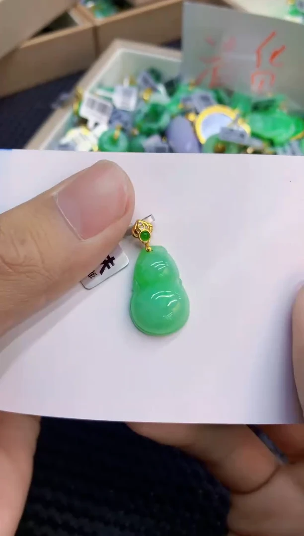 翡翠未镶嵌吊坠(不含链)1