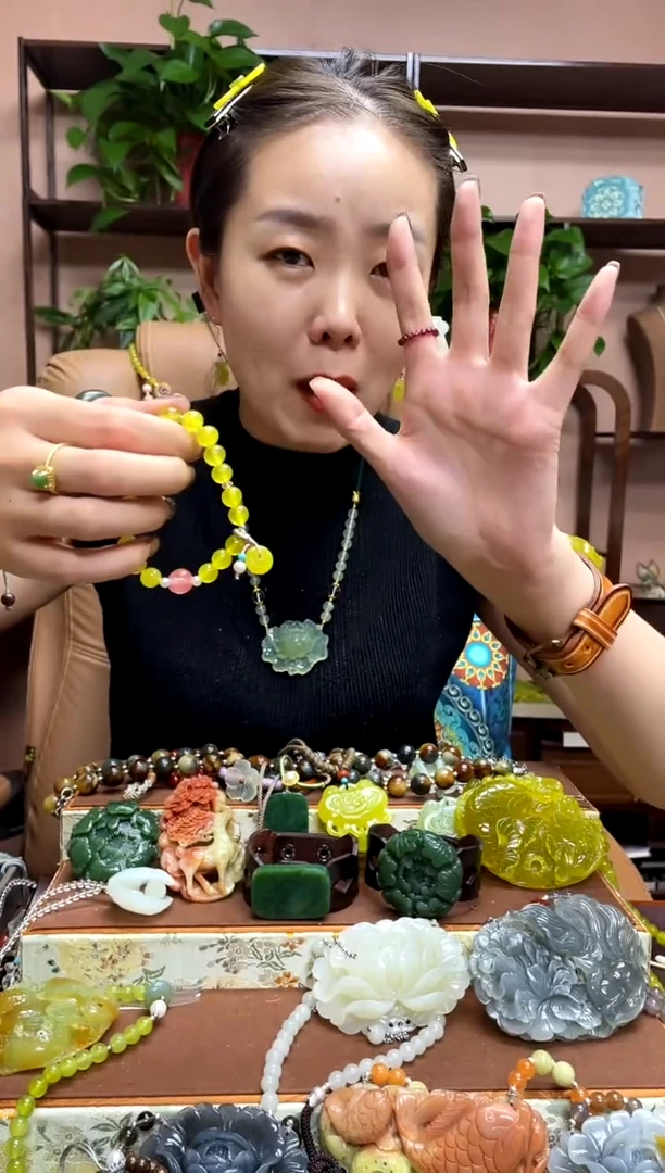 未镶嵌岫玉手串多样性发货发其中之一