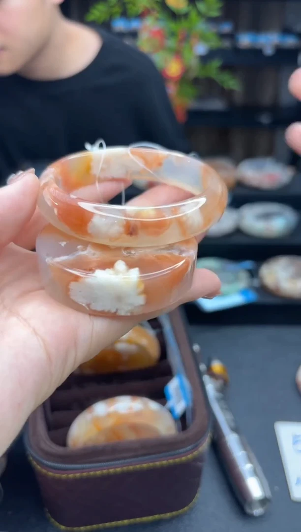 【闪购商品】石英质玉手镯未镶嵌116（56圈赠送镯心）