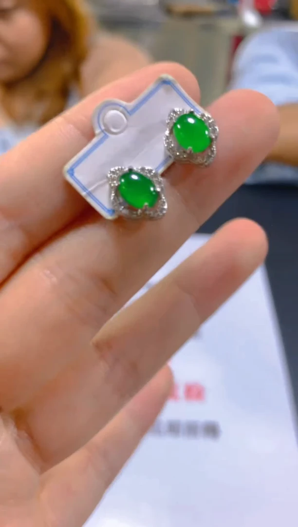 未镶嵌翡翠耳饰多样性发一