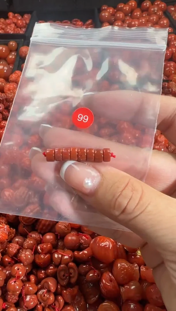 颈饰未镶嵌南红玛瑙1