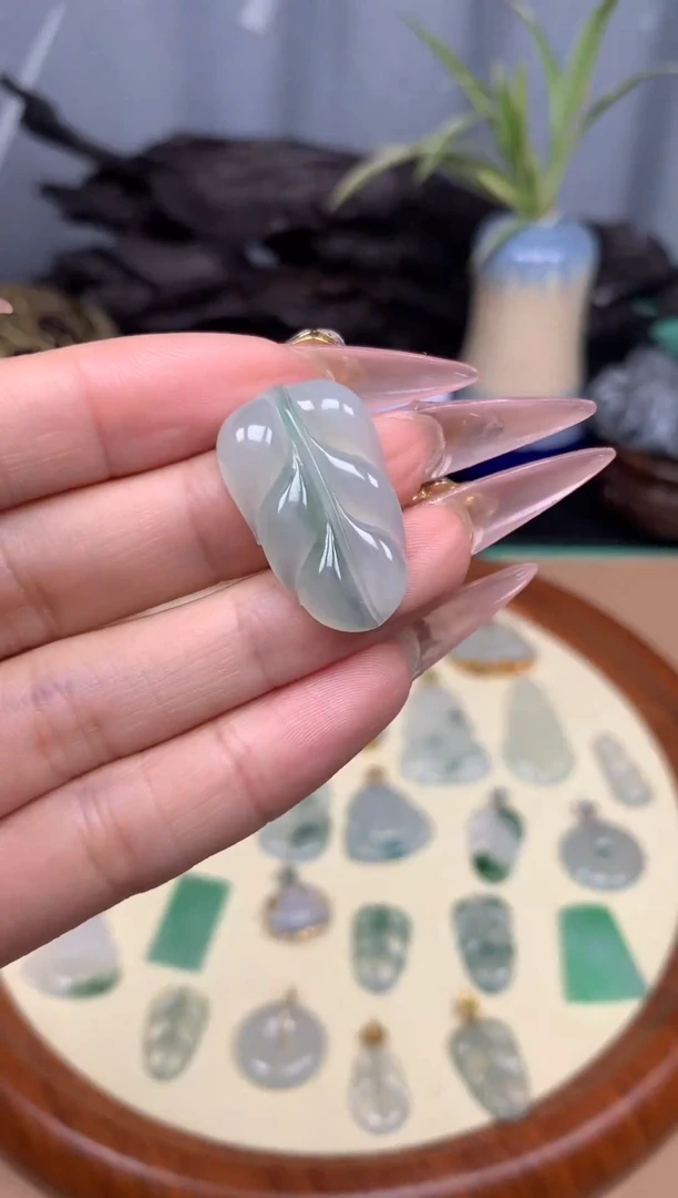 翡翠未镶嵌吊坠(不含链)叶子