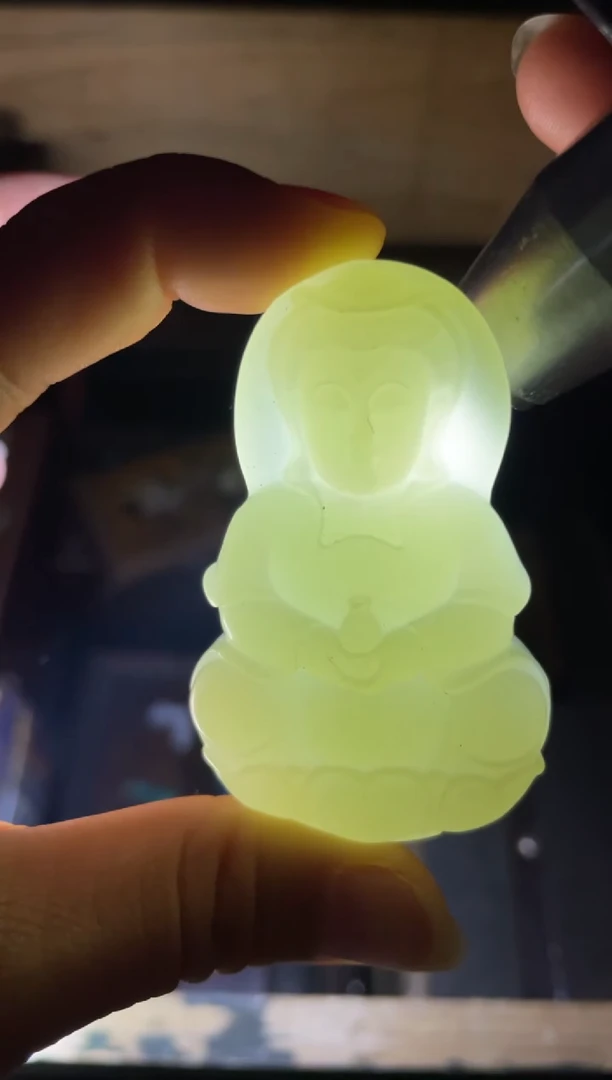 和田玉未镶嵌颈饰黄口料观音1件