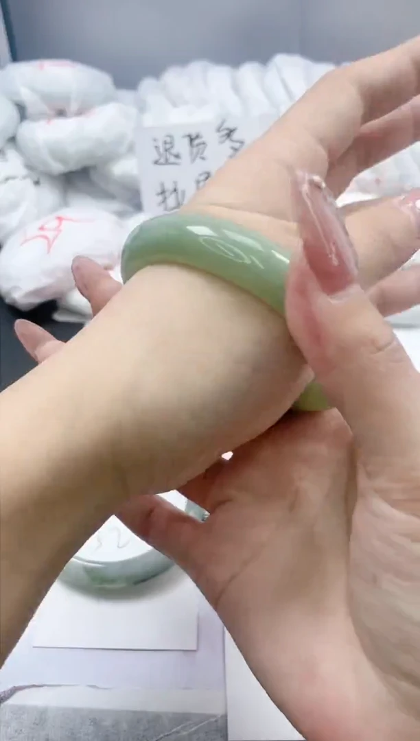 【闪购商品】石英质玉手镯未镶嵌211/58.1