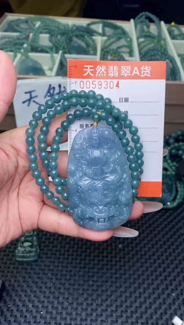 翡翠未镶嵌颈饰