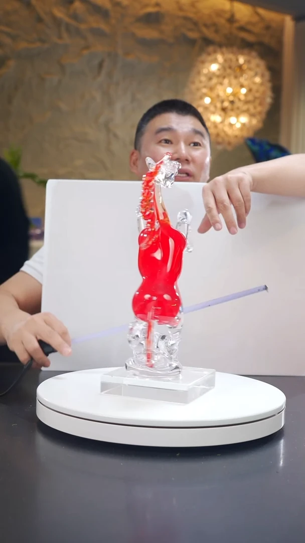 宝石红色立马摆件