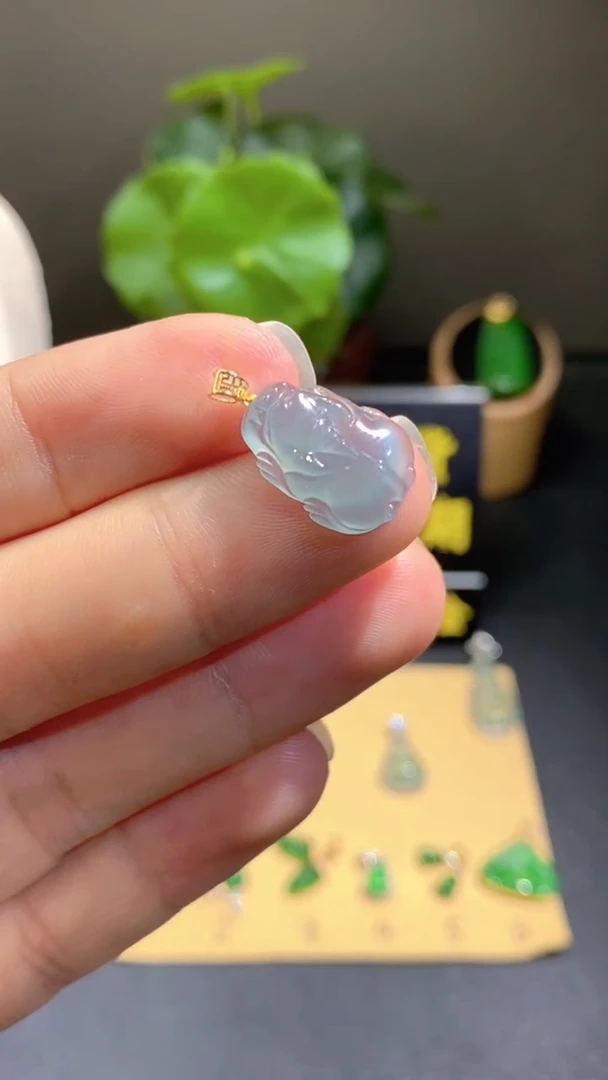 颈饰18K金镶嵌翡翠翡翠A货