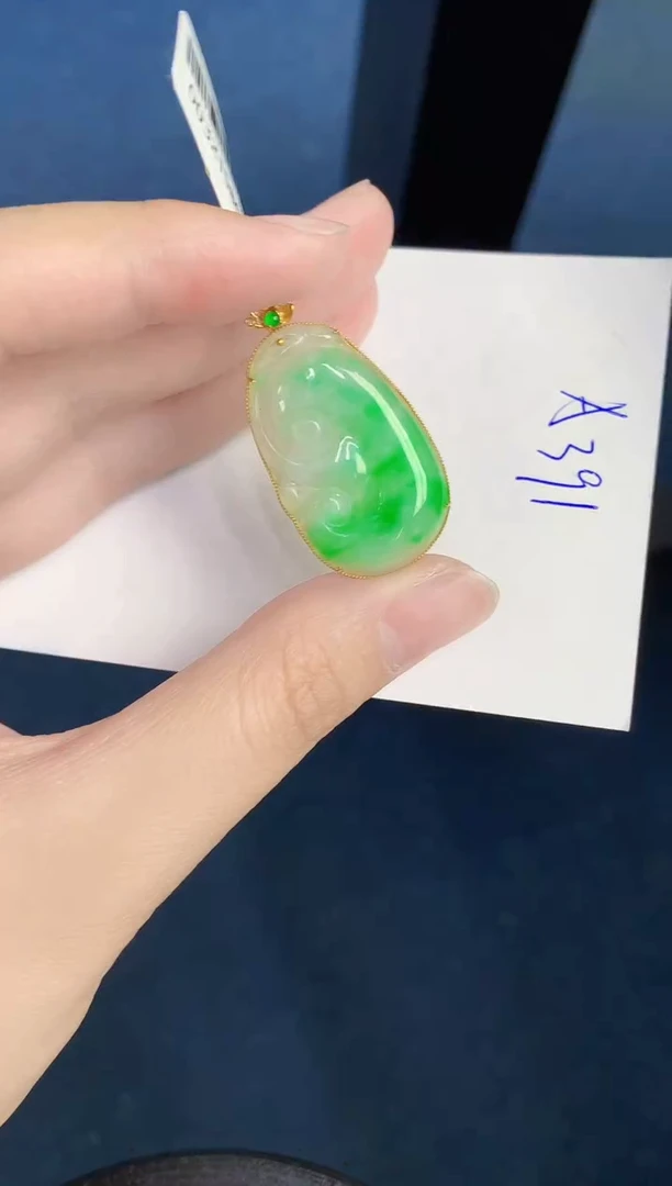 翡翠18K金镶嵌颈饰0000000000