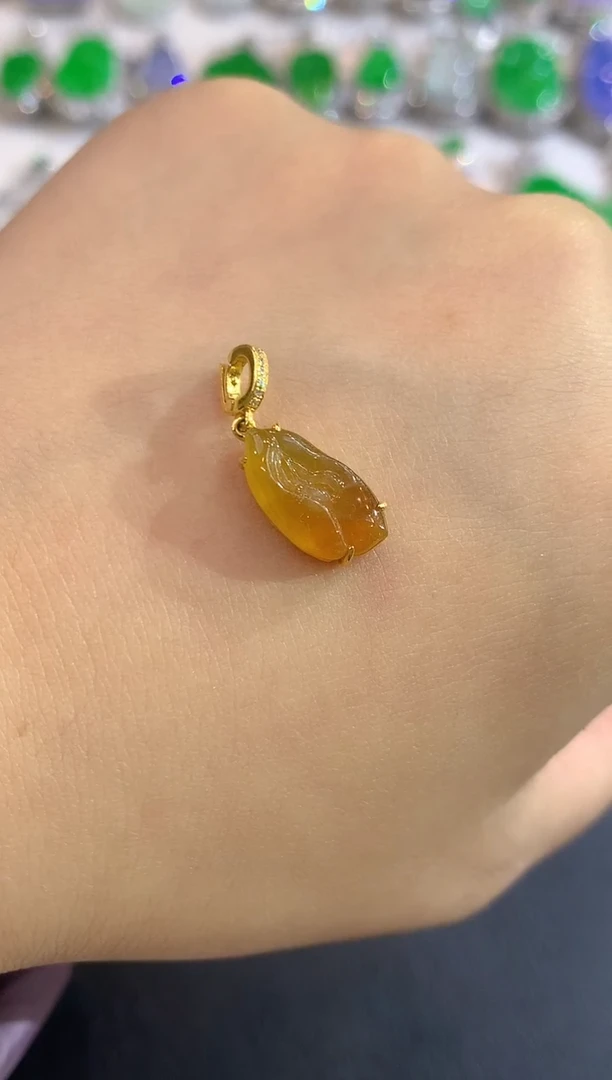 颈饰18K金镶嵌翡翠10-吊坠小滴溜