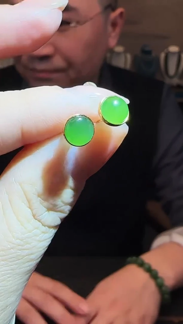 银S925镶嵌和田玉耳饰圆蛋面