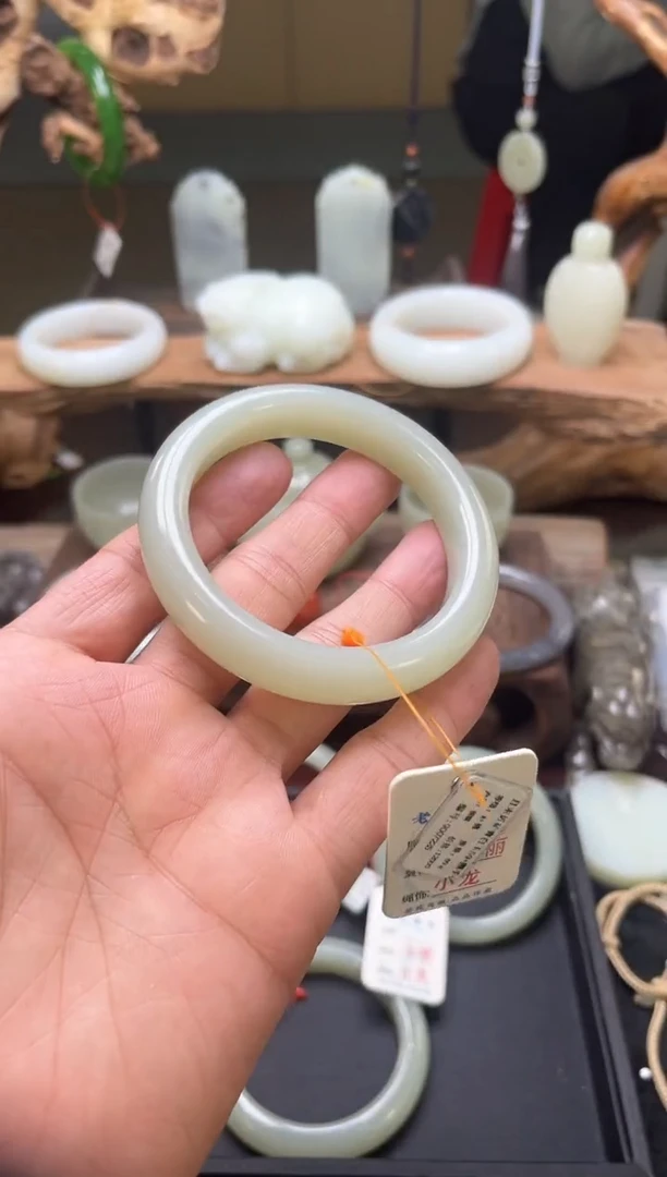 【闪购商品】和田玉手镯未镶嵌且末青白手镯 59圈9007225