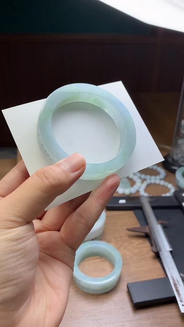 未镶嵌手镯定制翡翠熊*定制