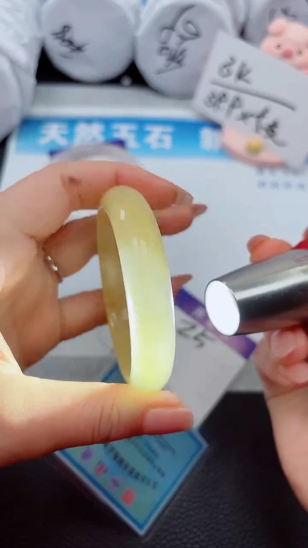 【闪购商品】石英质玉手镯未镶嵌25