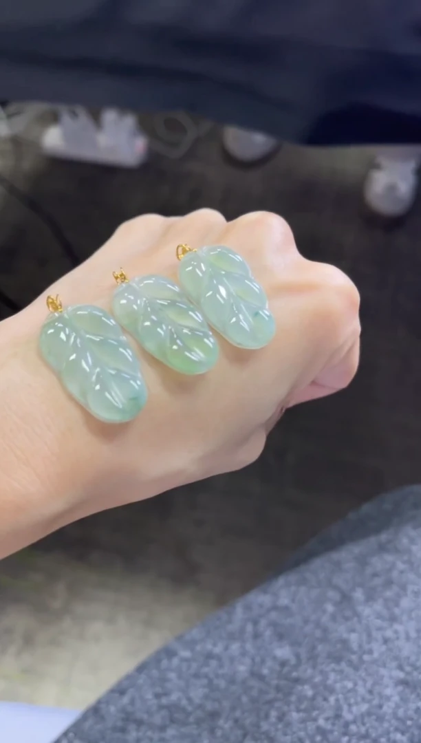 颈饰18K金镶嵌翡翠E23/多样性发一件/配绳子