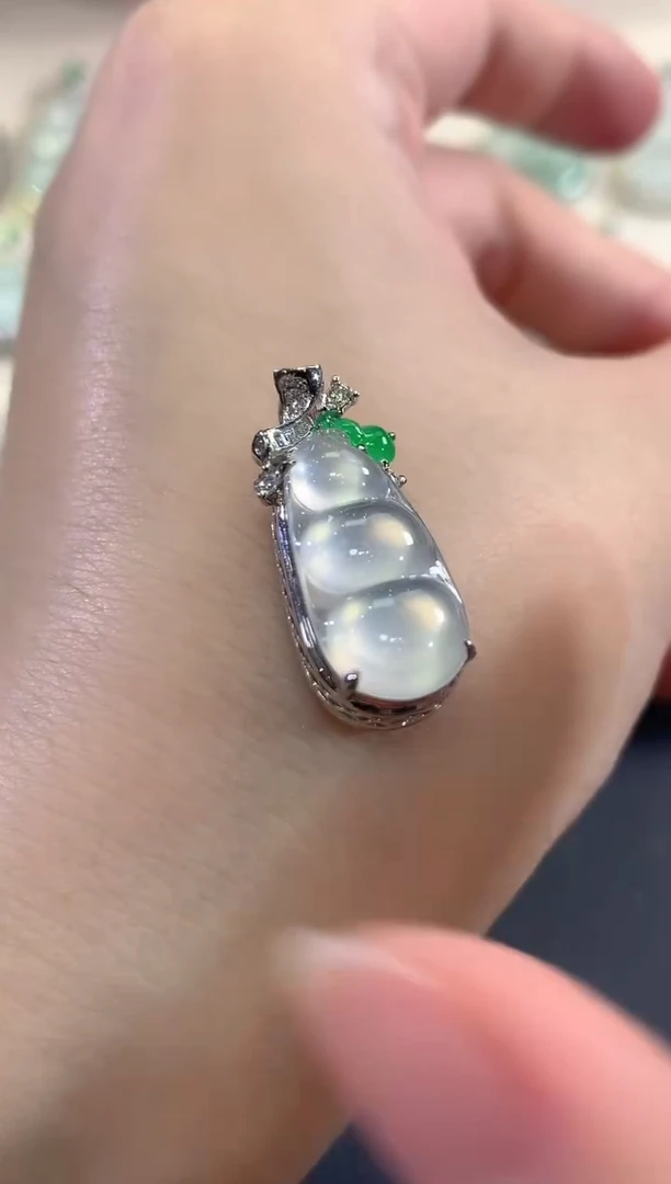 吊坠(不含链)18K金镶嵌翡翠春日珠宝 B100