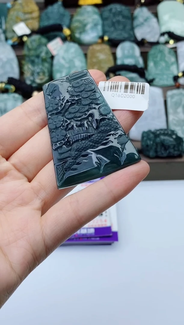 翡翠未镶嵌颈饰