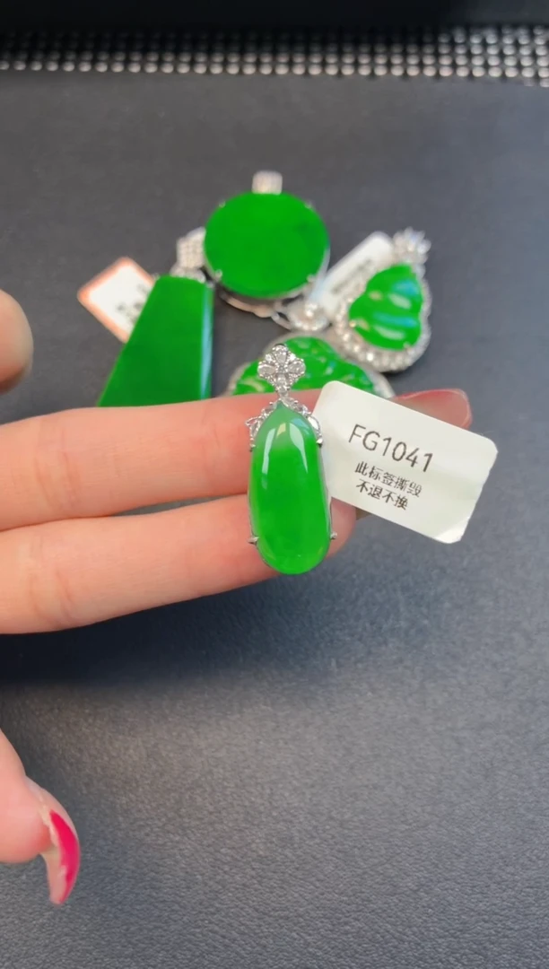 颈饰银S925镶嵌翡翠吊坠