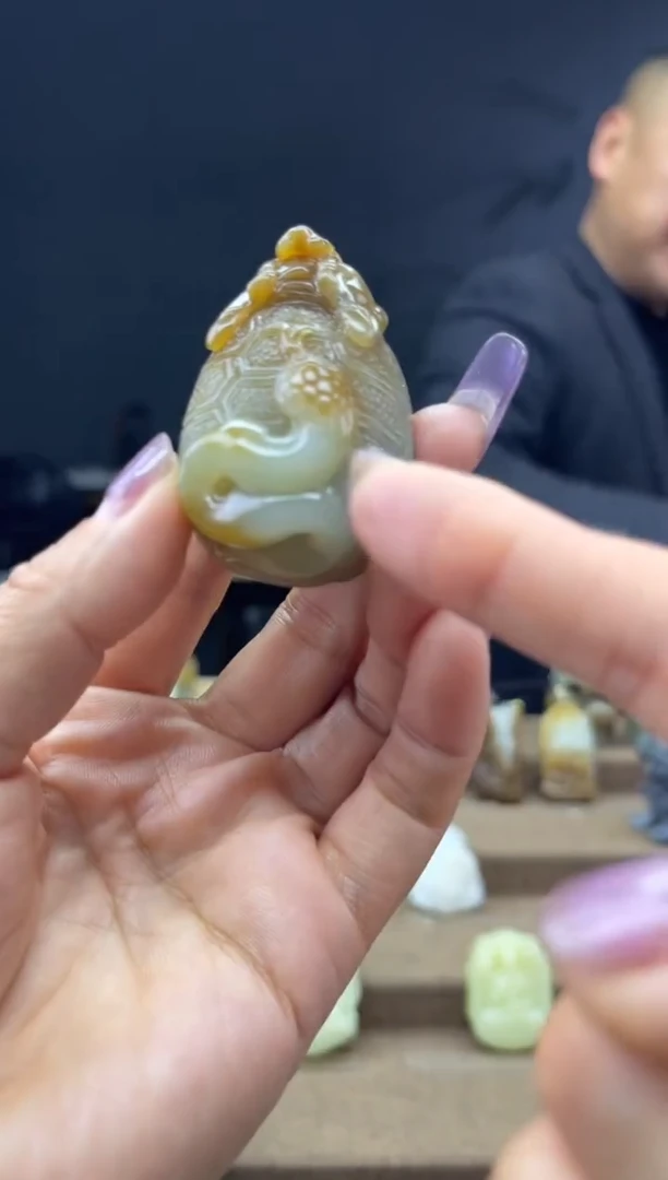 颈饰未镶嵌和田玉1