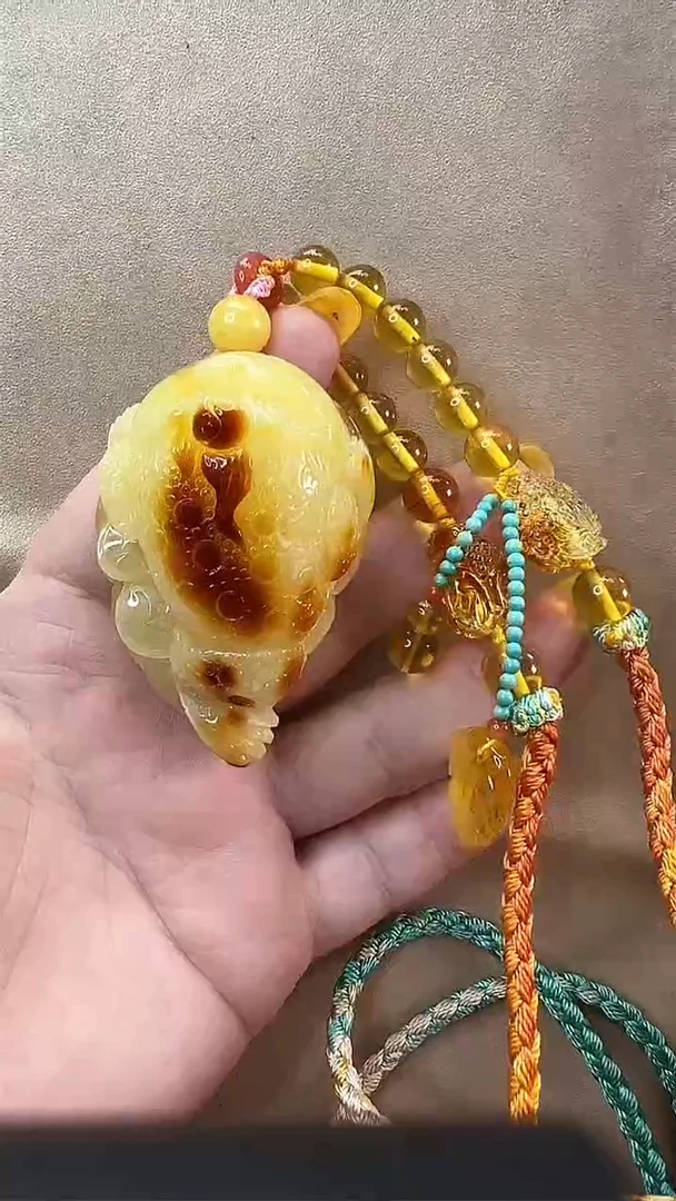 未镶嵌颈饰琥珀吊坠