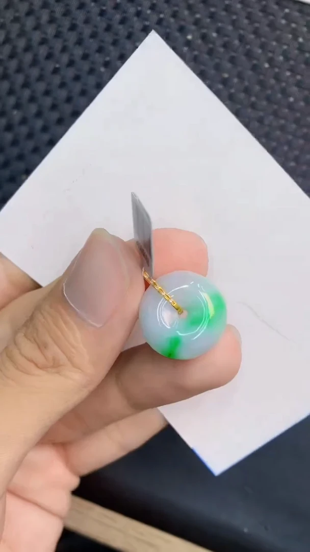 翡翠18K金镶嵌吊坠(不含链)1