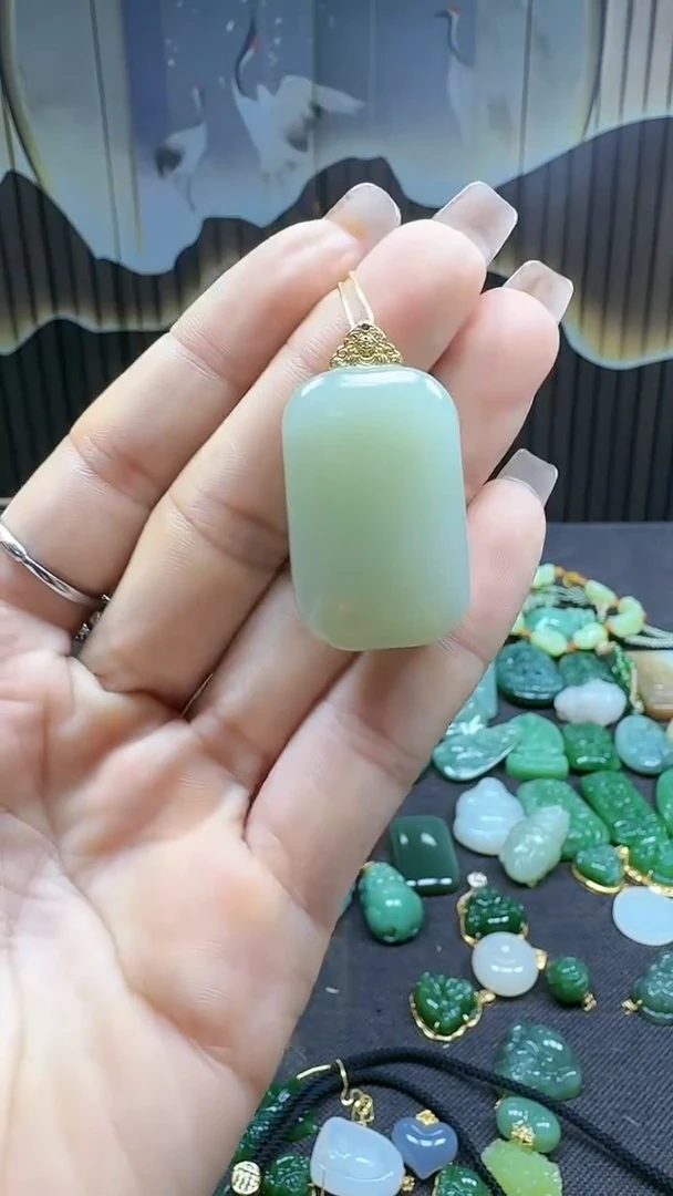 和田玉18K金镶嵌挂件1