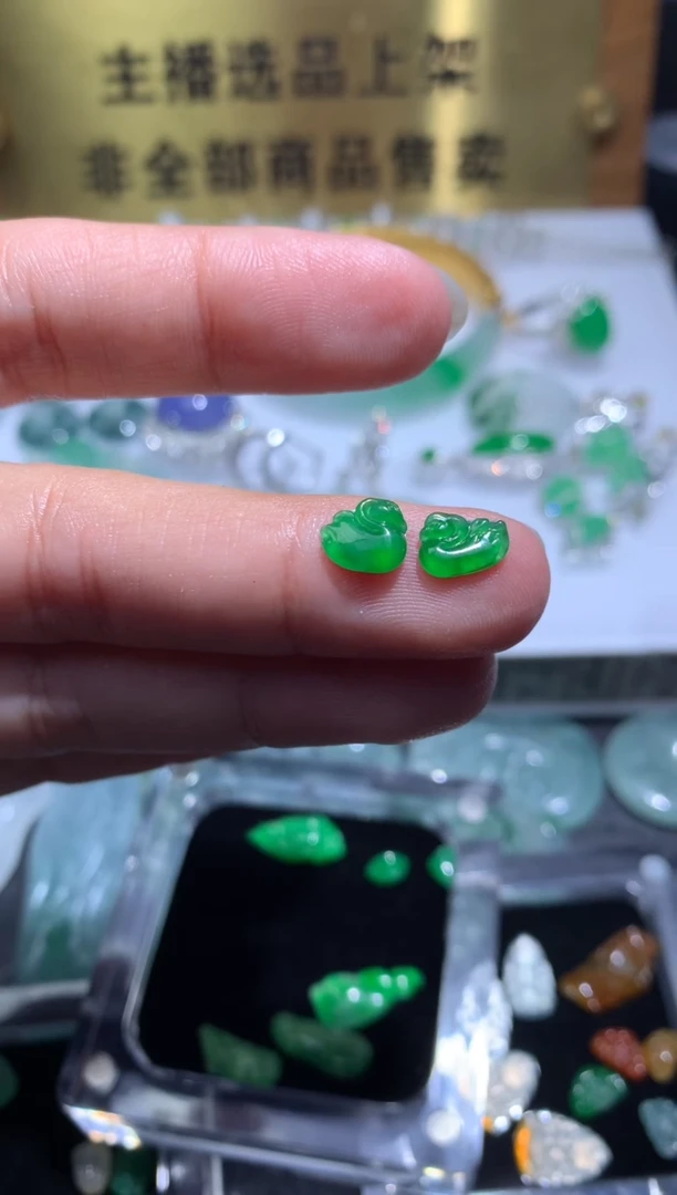 未镶嵌定制翡翠毛货