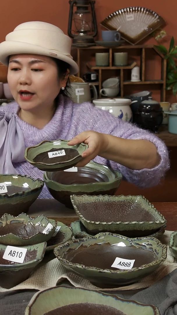 陶瓷A849 一只红泥花边浅碟微瑕
