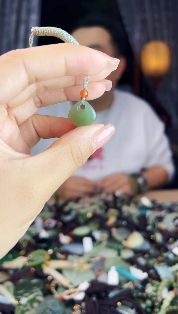 未镶嵌和田玉挂件1