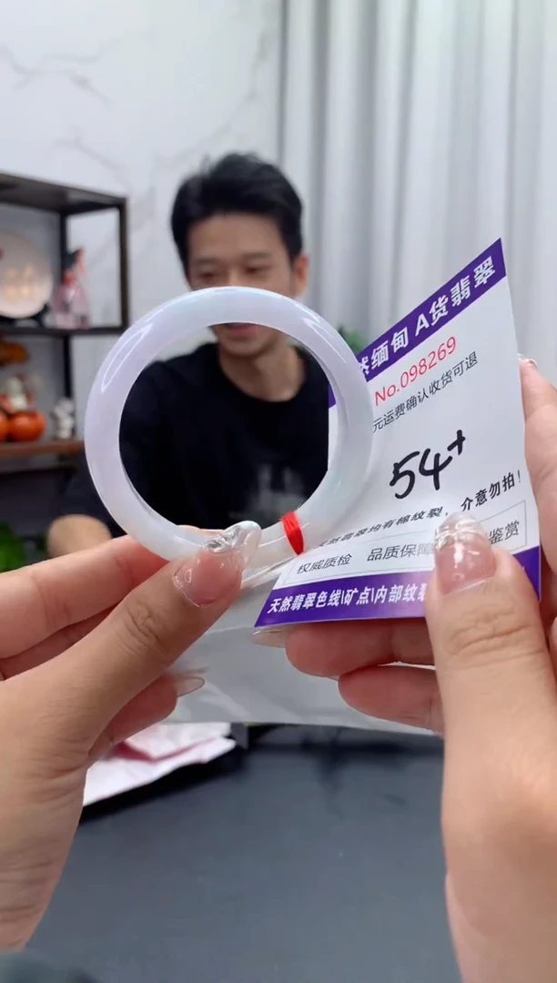 未镶嵌手镯翡翠有纹，完美者勿拍