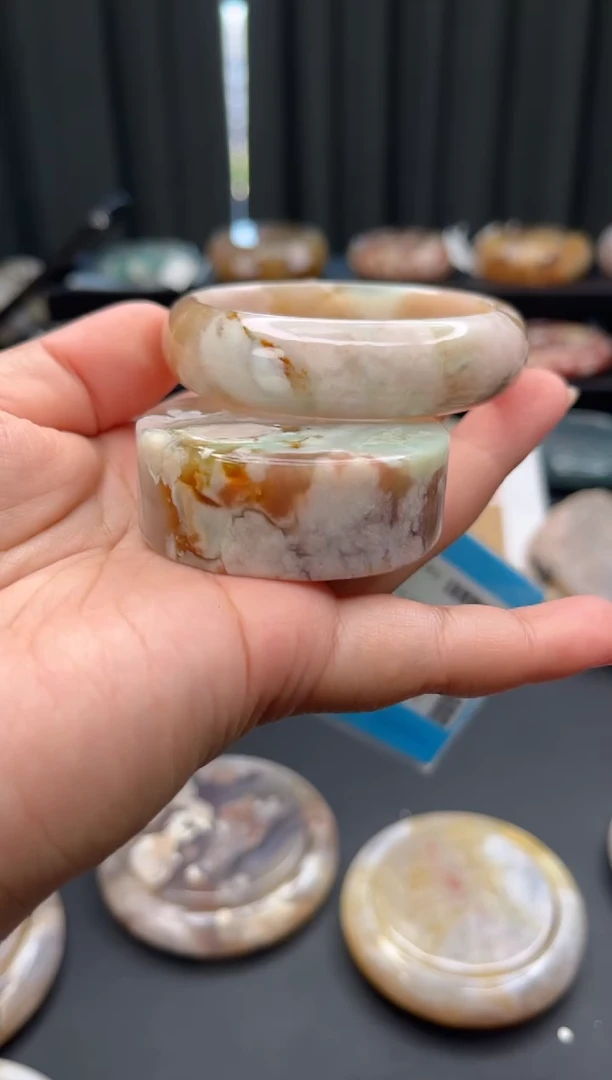 石英质玉手镯未镶嵌赠送镯心（51圈口）无证书