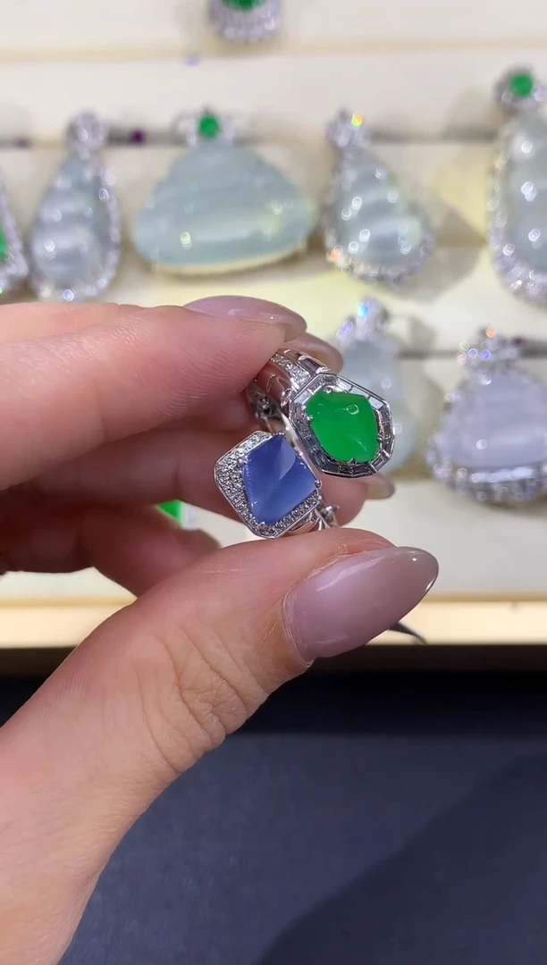 18K金镶嵌戒指翡翠B42多样性发其一