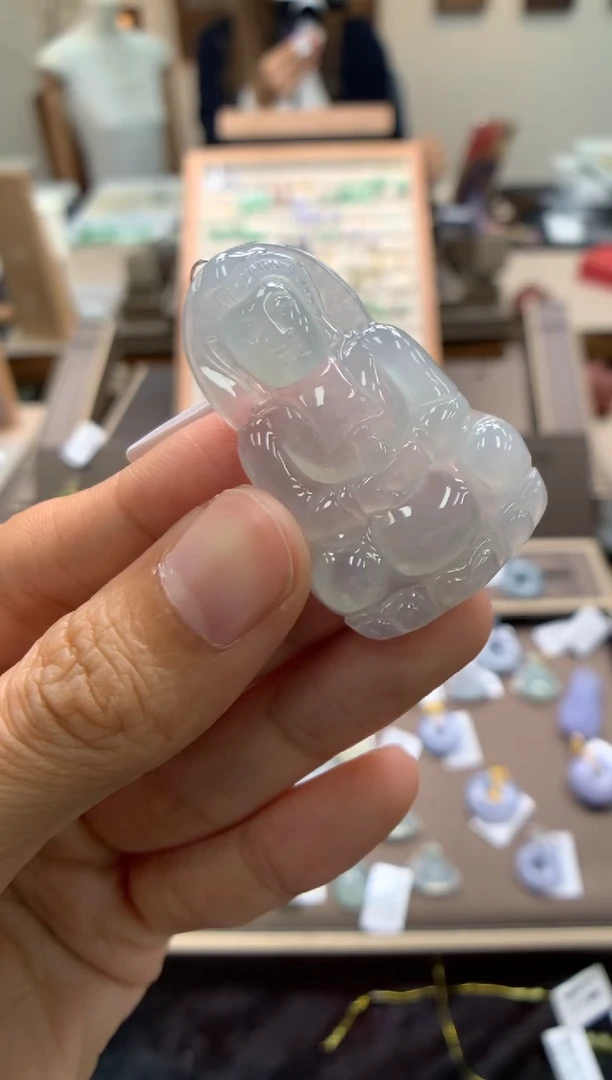 颈饰未镶嵌翡翠观音