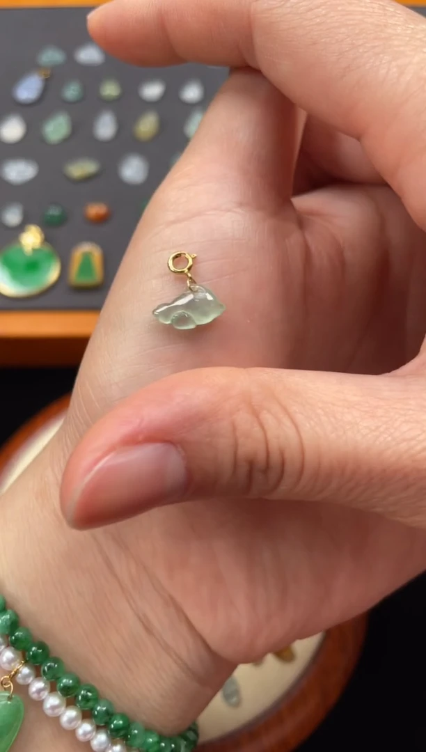 吊坠(不含链)18K金镶嵌翡翠一个JK686