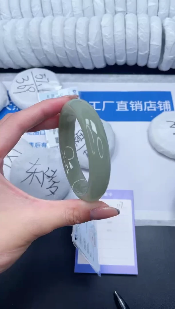 未镶嵌手镯石英质玉117-56.4DK