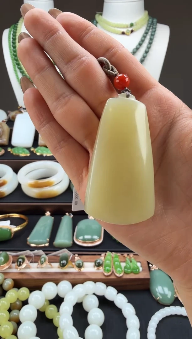 吊坠(赠链)未镶嵌和田玉无事牌