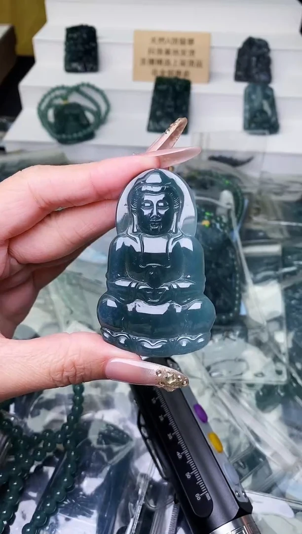 颈饰未镶嵌翡翠