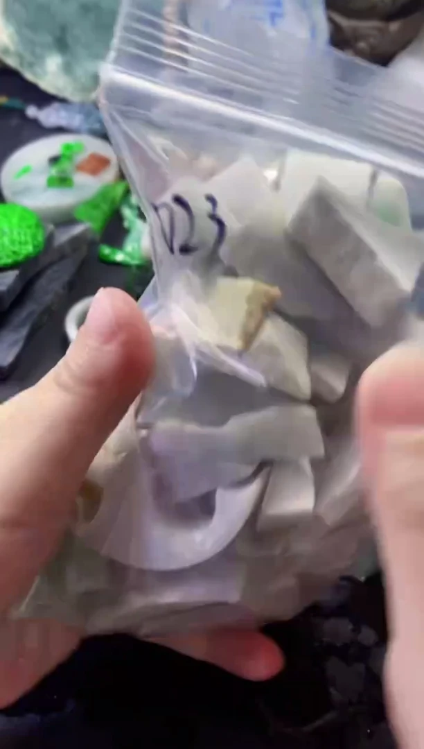 翡翠未镶嵌颈饰023天然翡翠