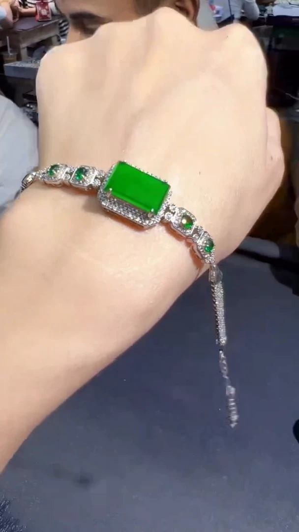 【闪购商品】定制翡翠未镶嵌手链商品多样性发货1