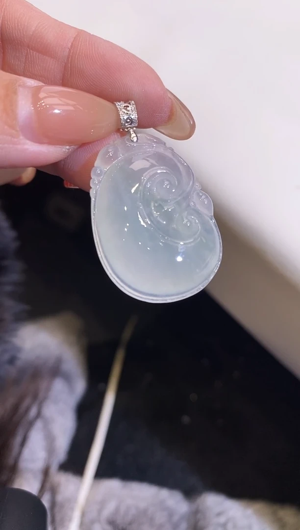 吊坠(不含链)18K金镶嵌翡翠如意