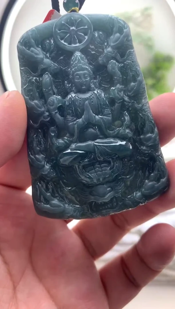 颈饰未镶嵌翡翠千手观音