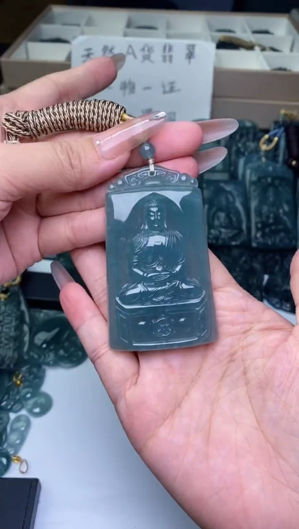 颈饰未镶嵌翡翠