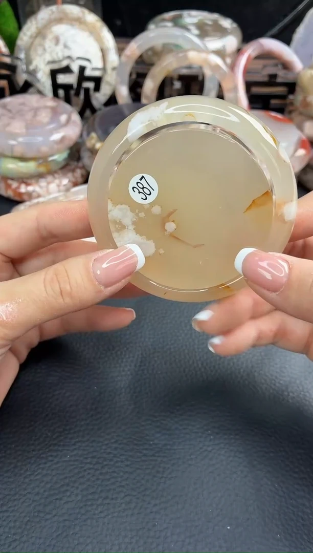 未镶嵌手镯（圆镯）石英质玉59
