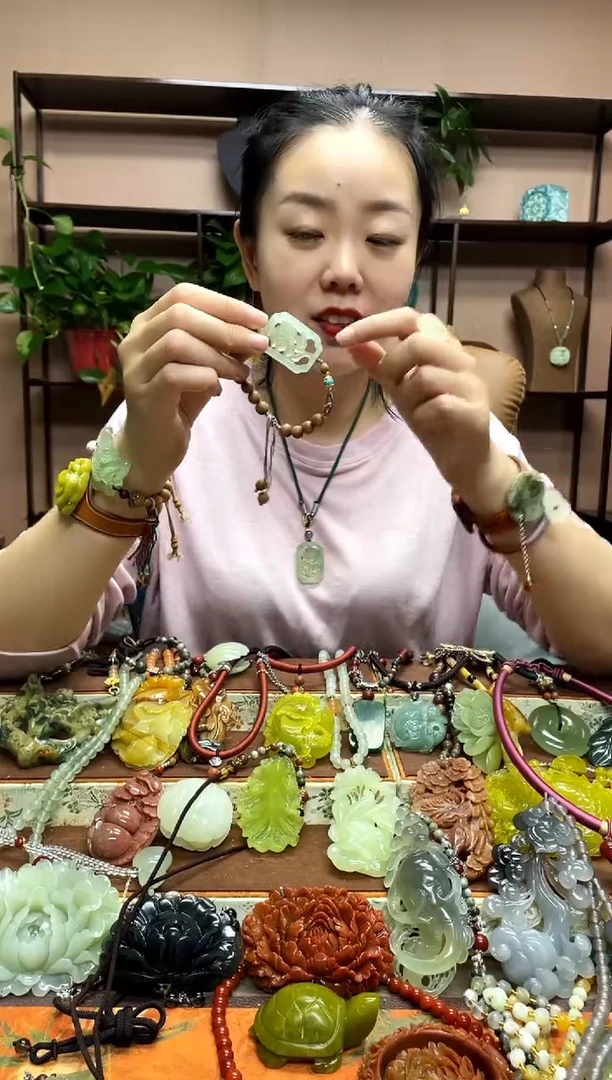 未镶嵌岫玉吊坠多样性发货发其中之一
