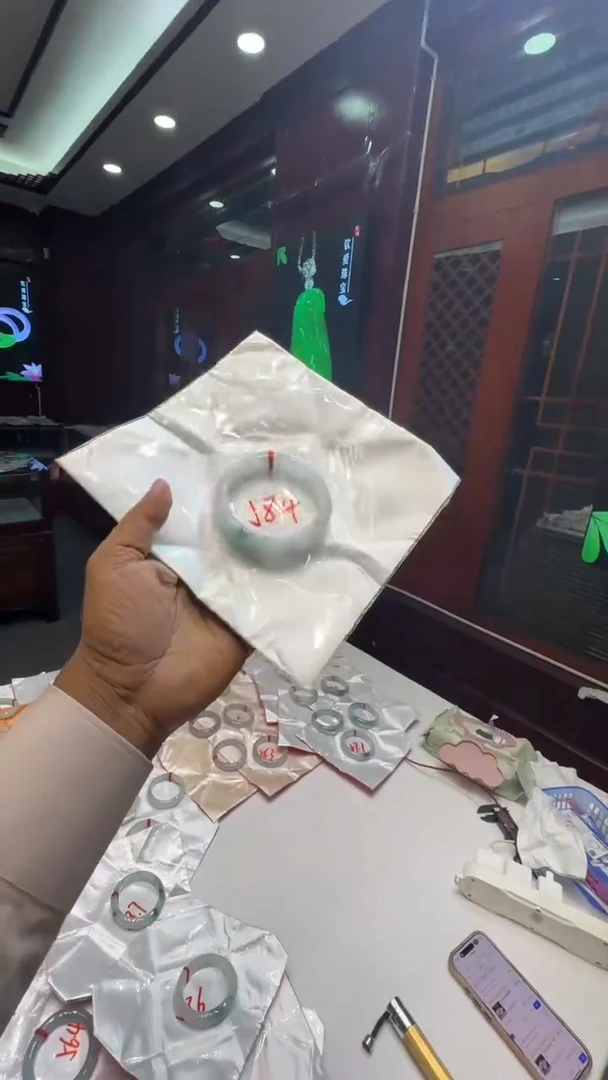 未镶嵌手镯翡翠手镯