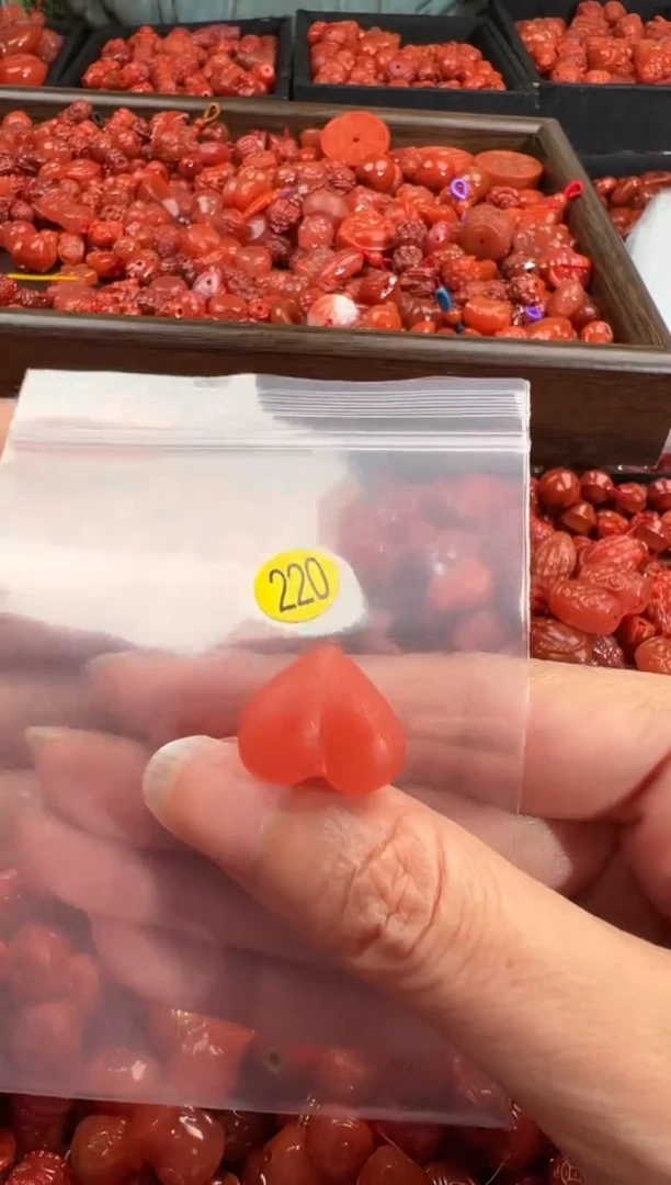 南红玛瑙未镶嵌颈饰1