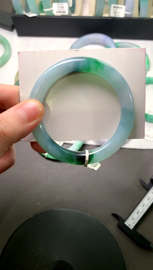 未镶嵌手镯（圆镯）翡翠岁*?56*9.8*9.6