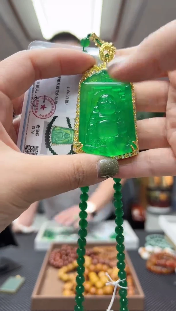 【闪购商品】翡翠挂件未镶嵌佛 /多样性发货其中发一