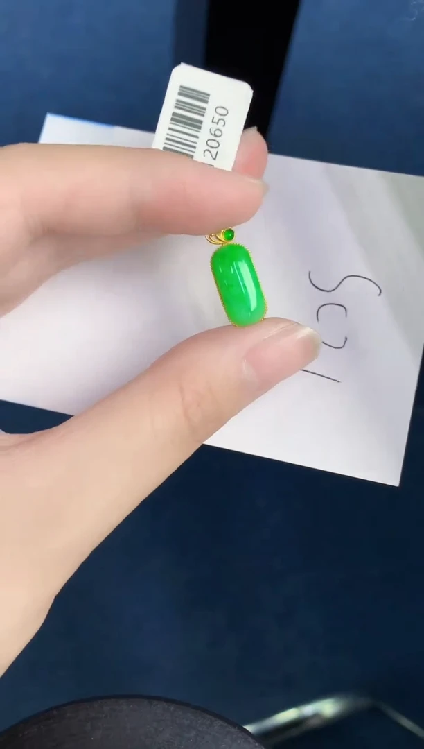 翡翠18K金镶嵌颈饰000000000